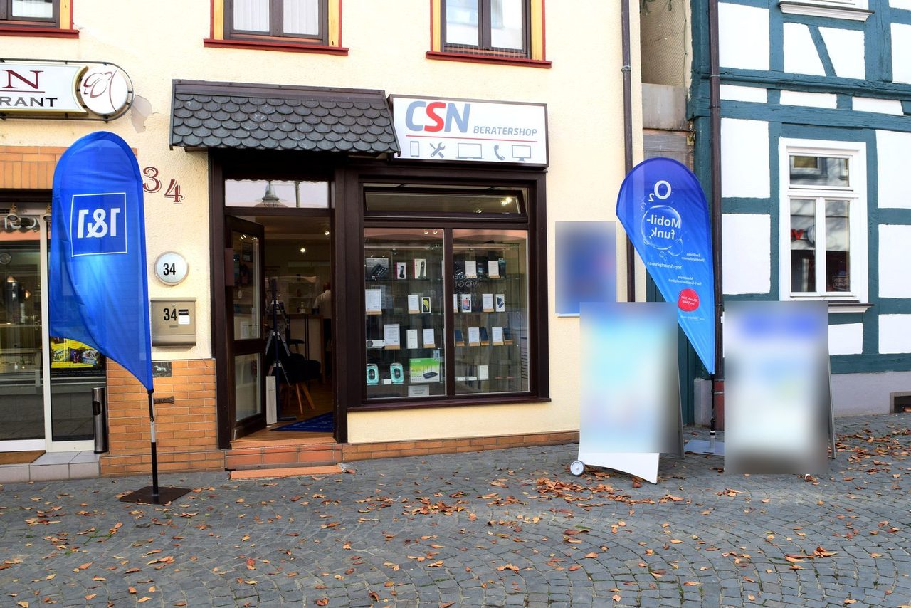 Schaufenster des CSN Beratershop in der Butzbacher Fußgängerzone